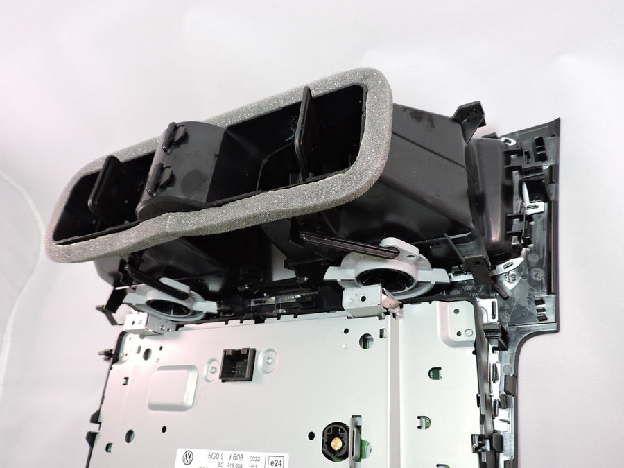 VW MK7 Golf/GTI/GolfR/E-Golf 8" Screen Retrofit Kit (Nav)